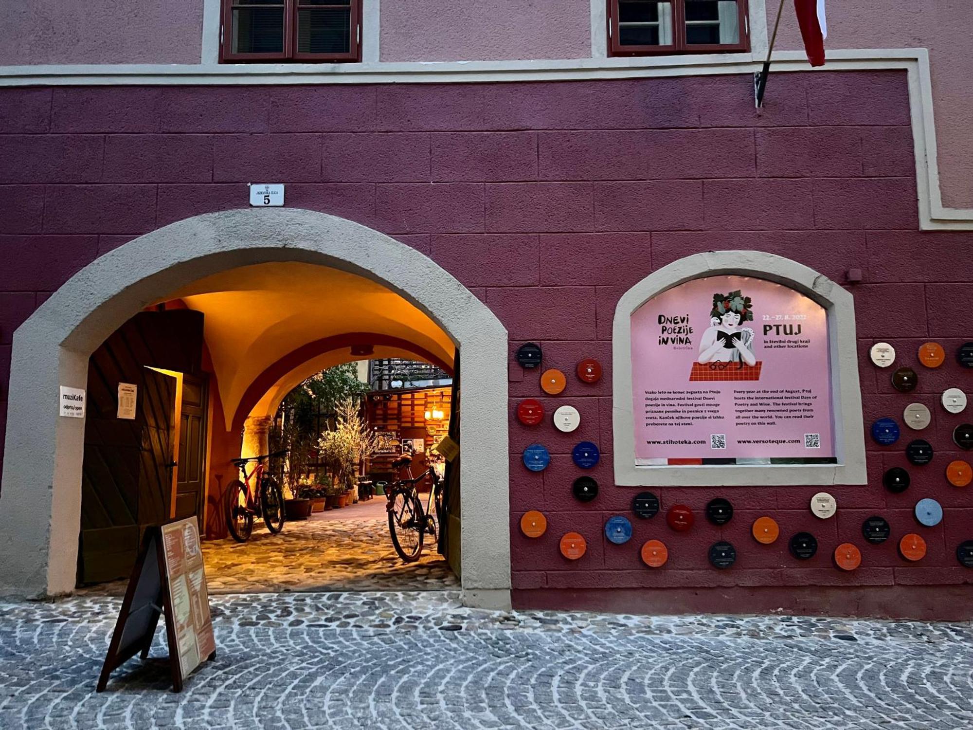 Muzikafe - Home Of Culture Птуй Екстериор снимка