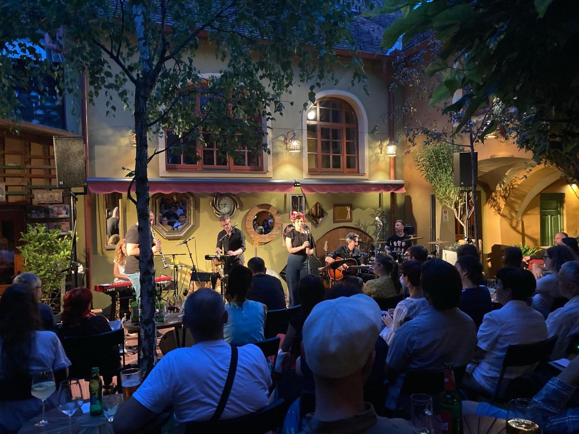 Muzikafe - Home Of Culture Птуй Екстериор снимка