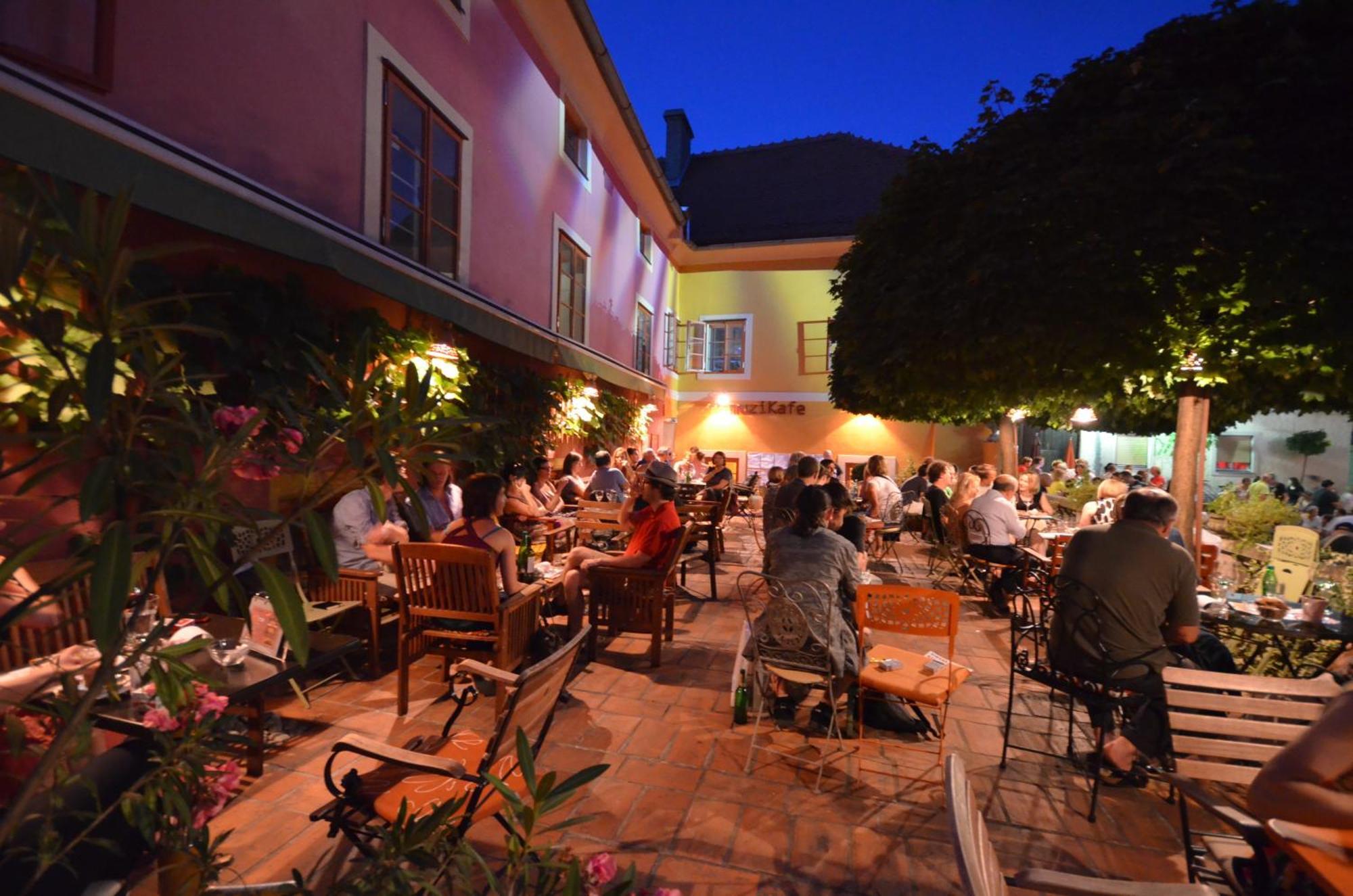 Muzikafe - Home Of Culture Птуй Екстериор снимка