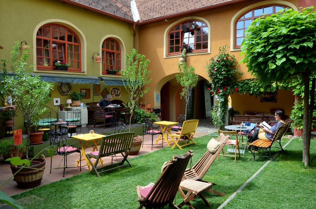 Muzikafe - Home Of Culture Птуй Екстериор снимка
